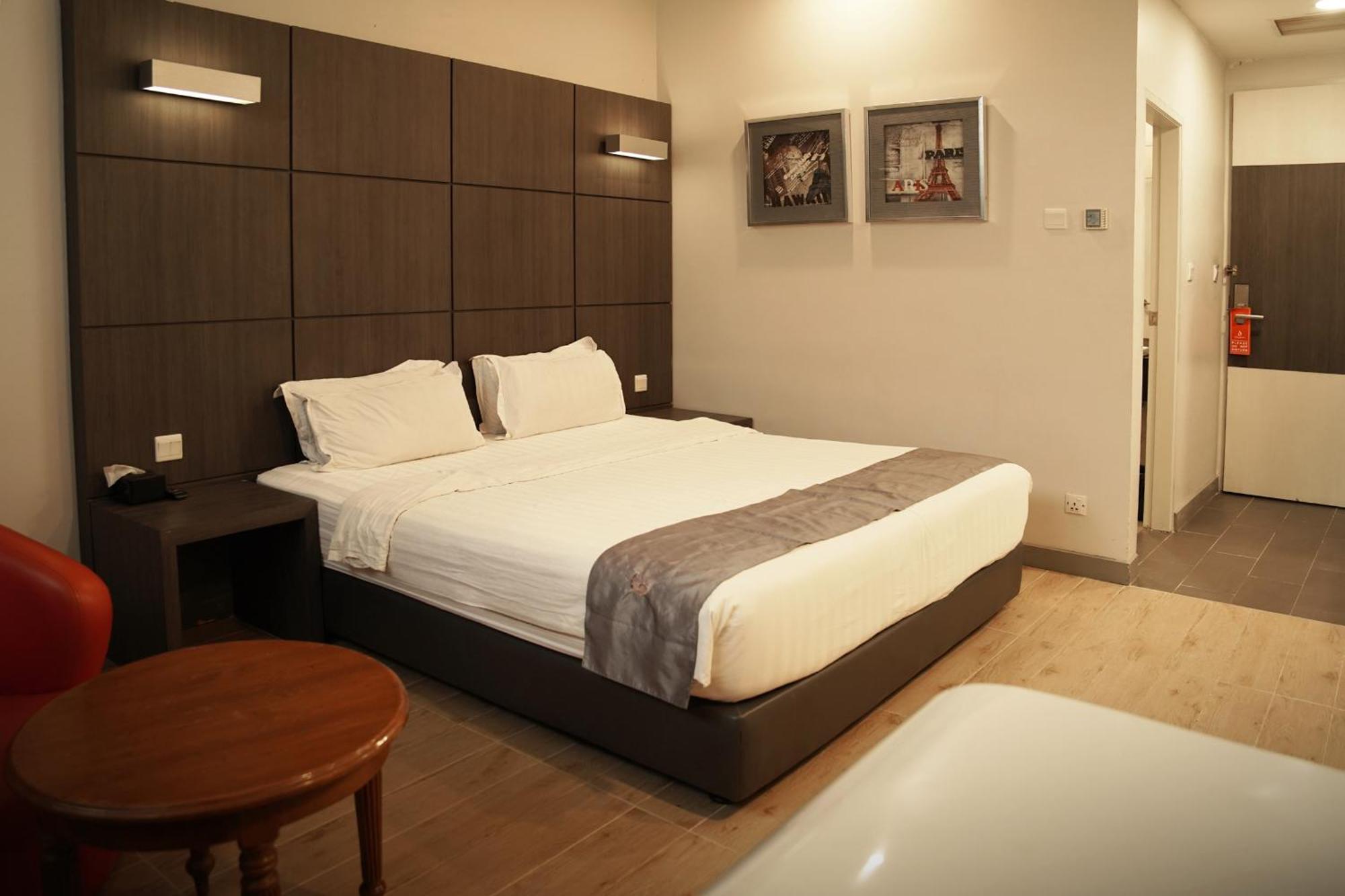Dreamtel Hotel 3*